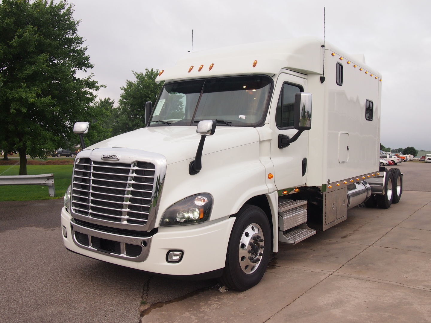 Freightliner Cascadia Ari Legacy Sleepers