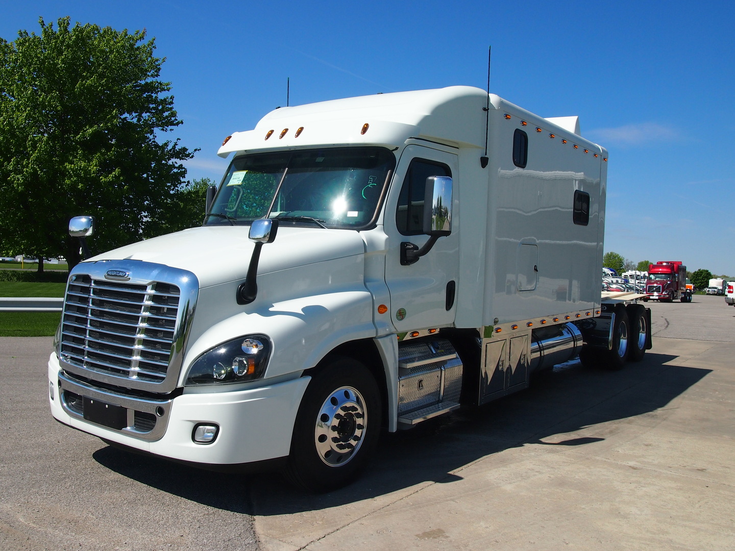 Freightliner Cascadia ARI Legacy Sleepers