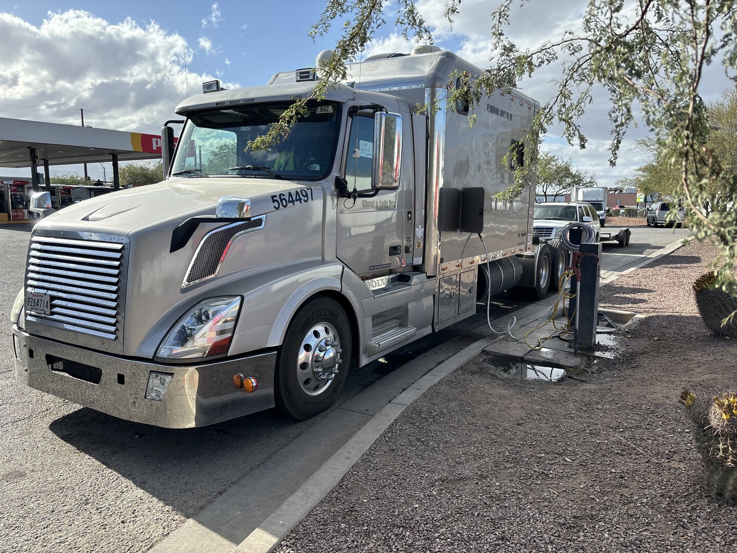 2009 Volvo VNL64T300 with 144 Inch ARI Legacy Custom Sleeper - 0746 ...